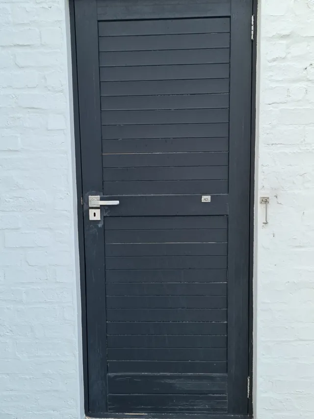 Aluminium louvre door, black, Struisbaai