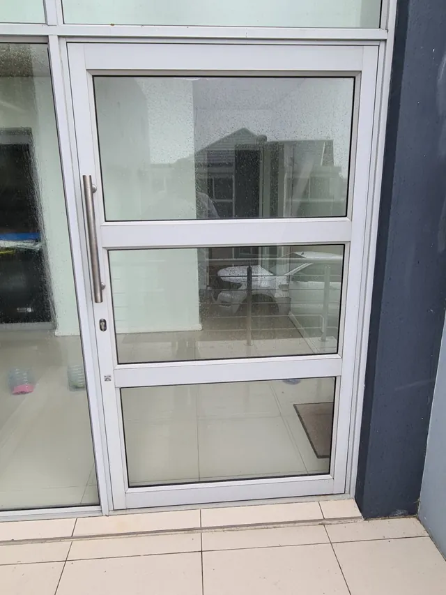 Clip 44 hinged door with sidelight, L'Agulhas