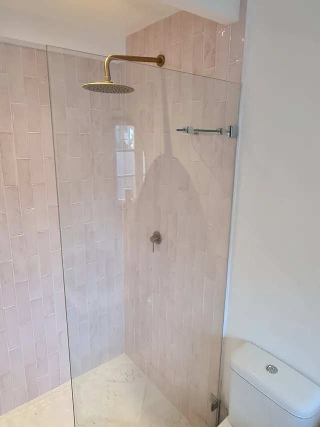 Frameless shower, Struisbaai