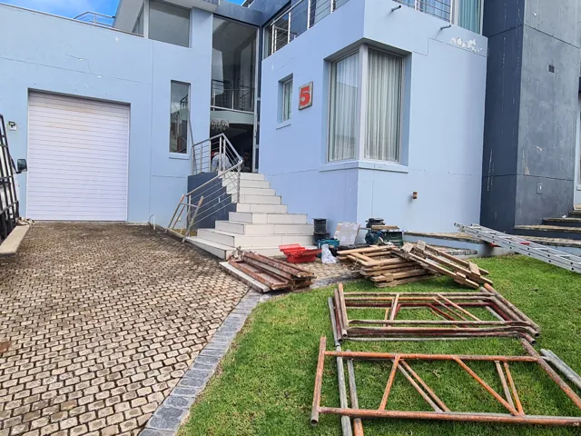 Sectional garage door, L'Agulhas