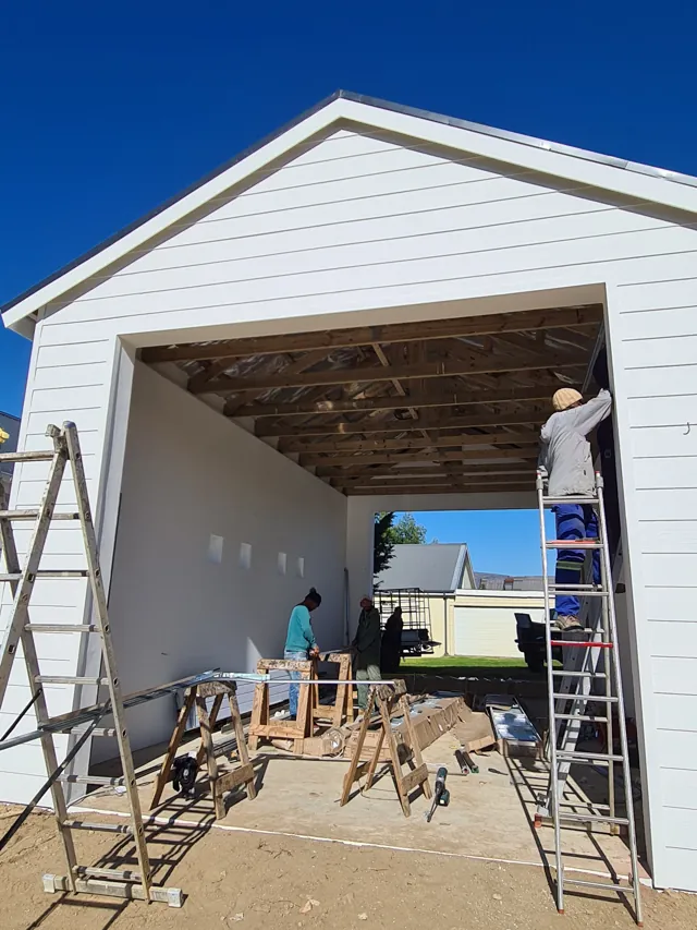 Sectional garage door, Malgas